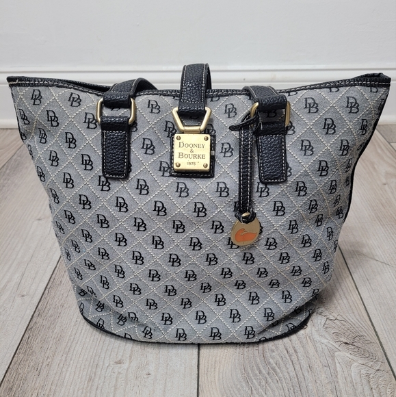 Dooney & Bourke Bags Dooney And Bourke Quilted Pattern Tote Poshmark
